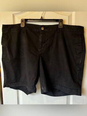 Old Navy Black Flat-Front 22 Chino Shorts